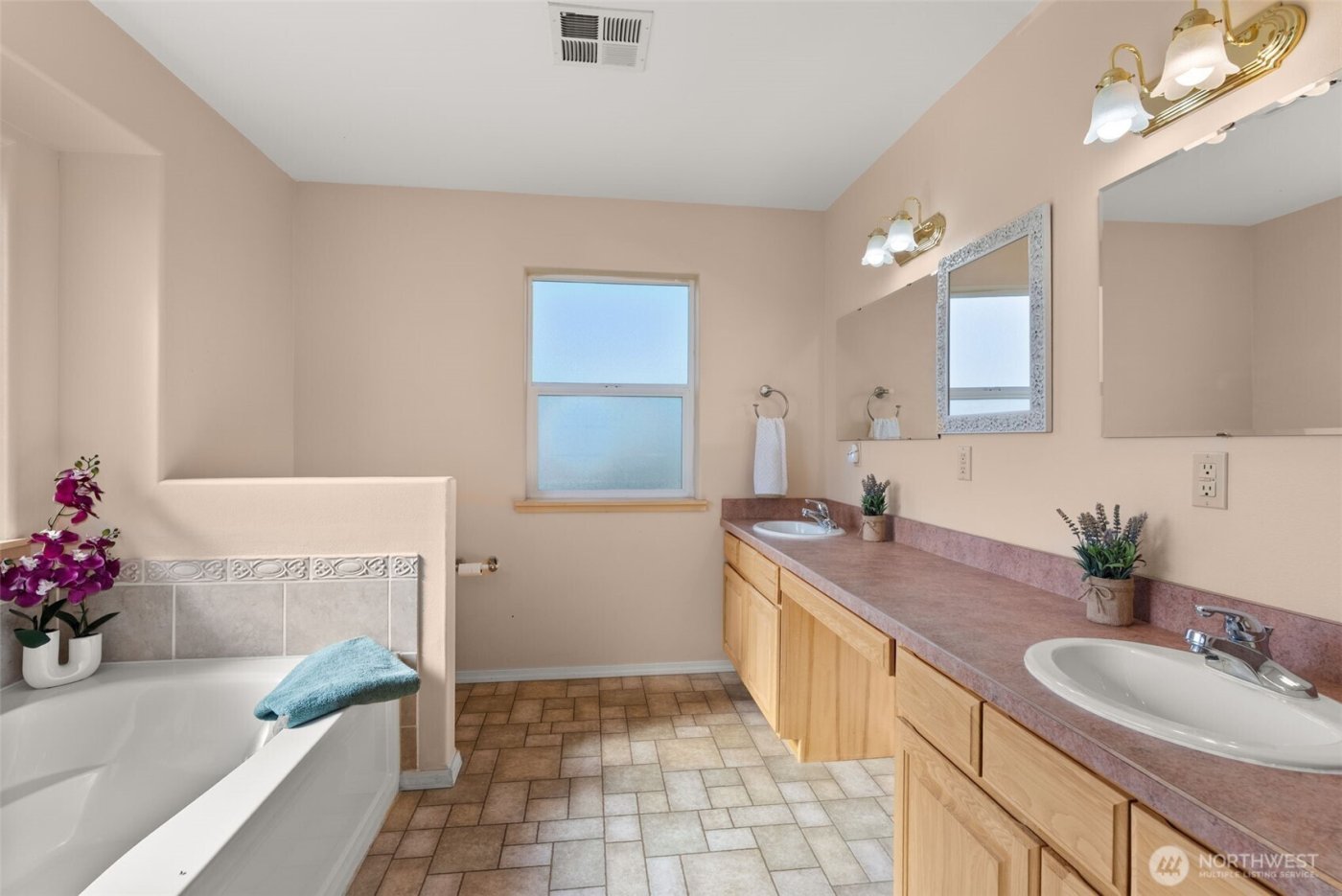 395 Ceres Hill Road , Chehalis, WA 98532