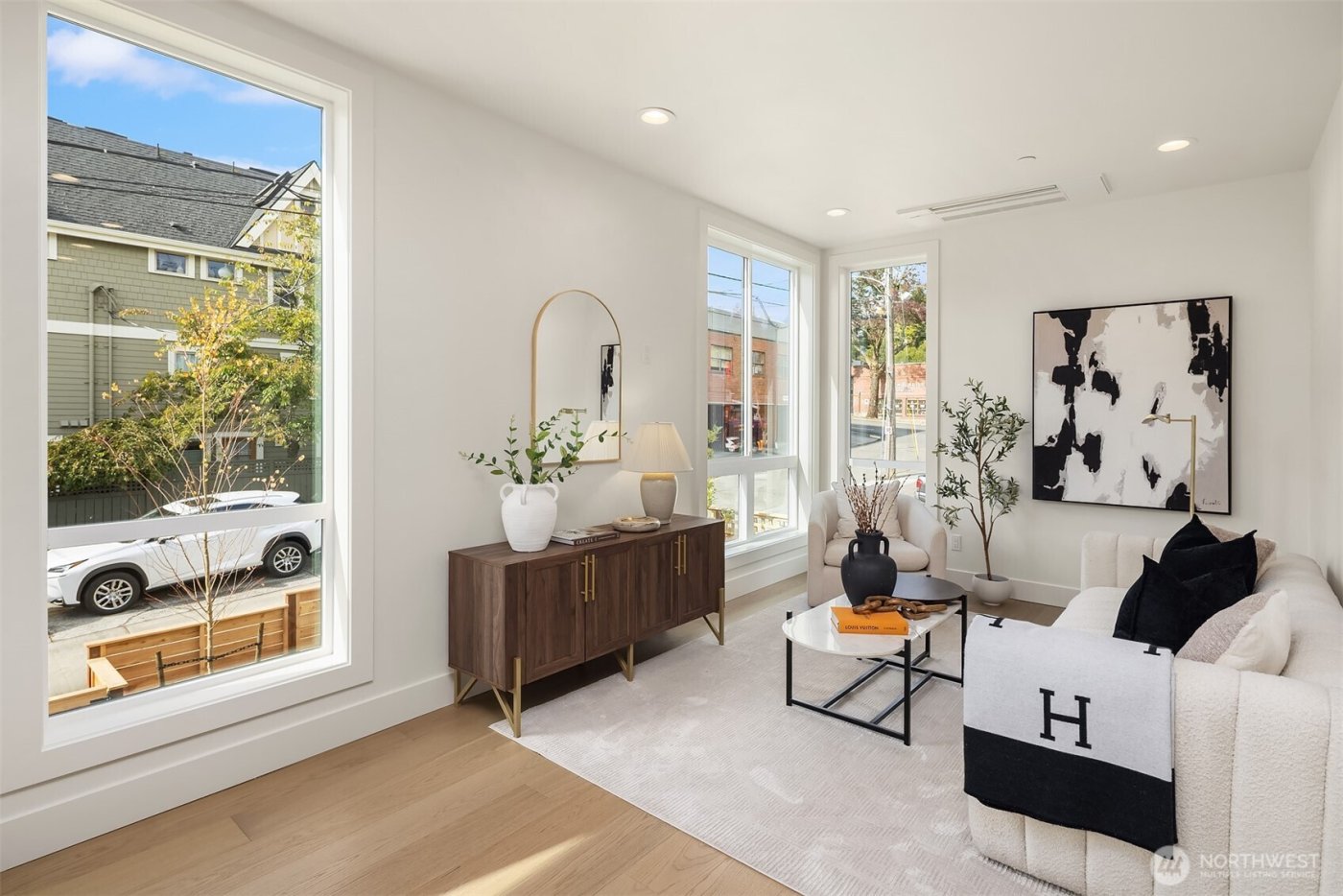 4421 2nd Avenue NE, Seattle, WA 98105