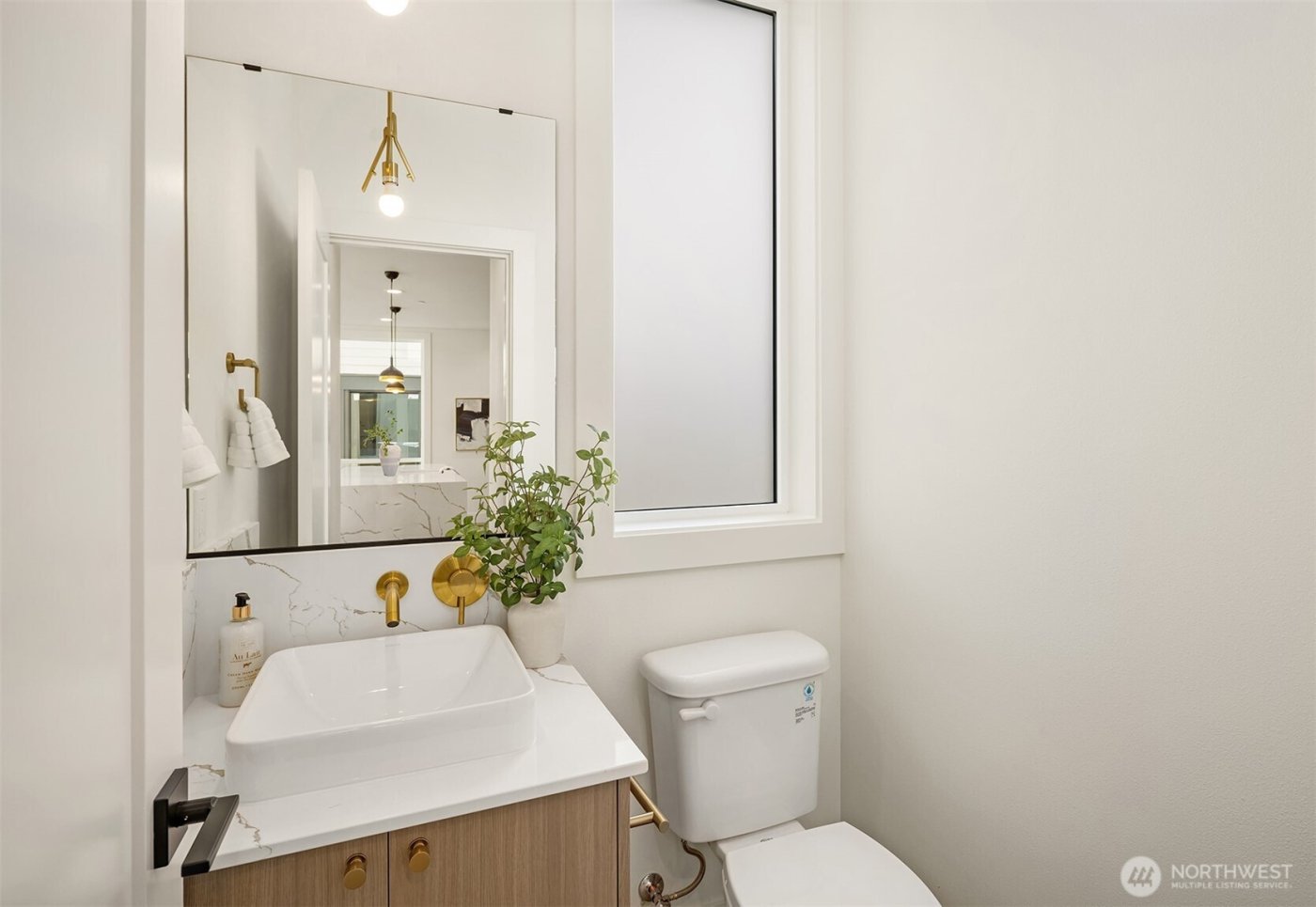 4421 2nd Avenue NE, Seattle, WA 98105