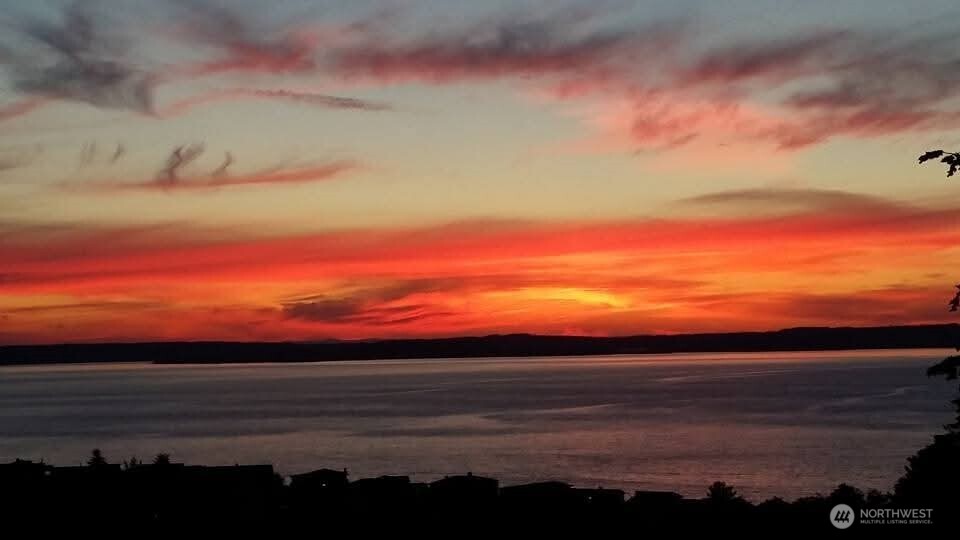 987 NW Camano Drive , Camano Island, WA 98282