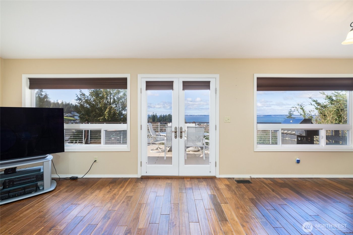 987 NW Camano Drive , Camano Island, WA 98282