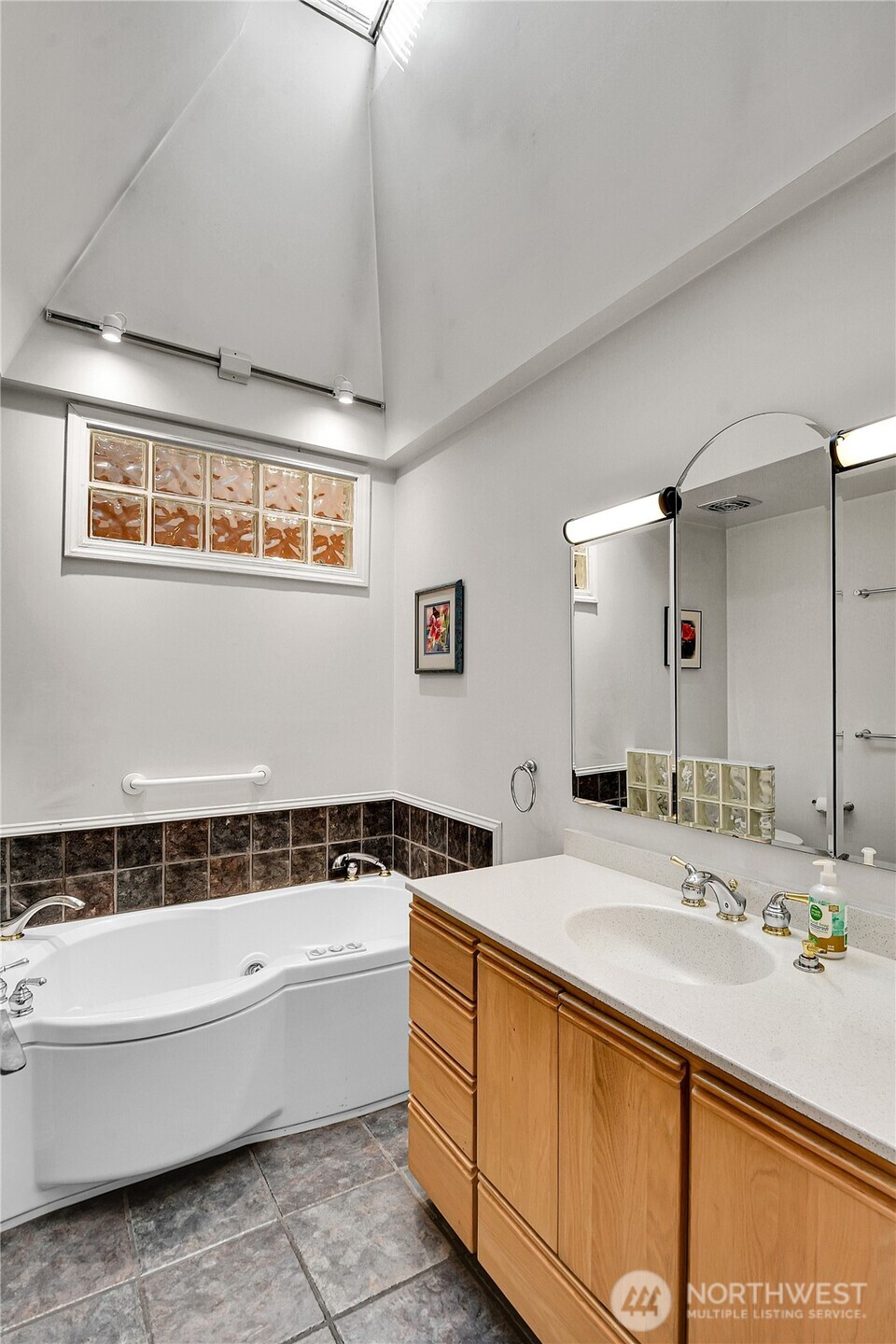 18722 56th Avenue NE, Kenmore, WA 98028