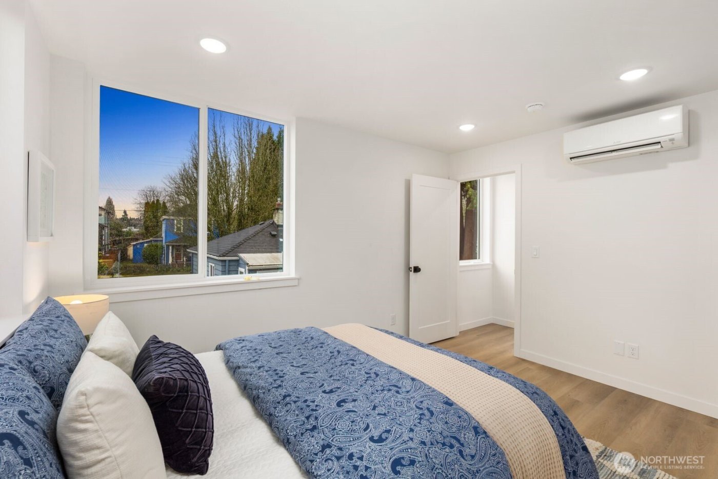 806 B S Rose Street , Seattle, WA 98108