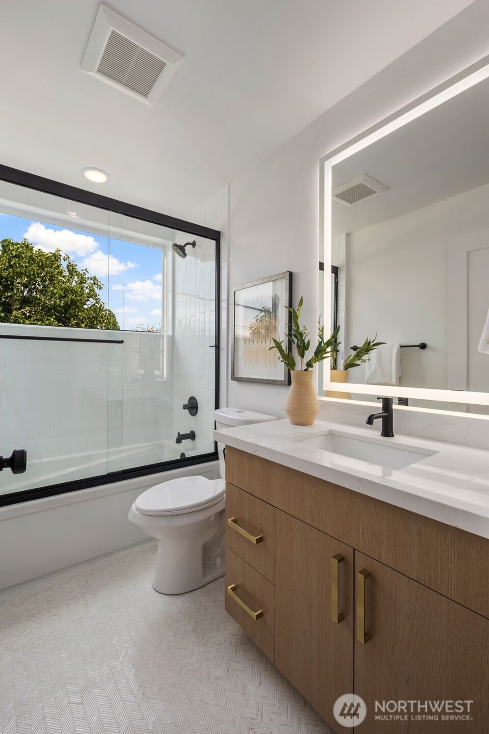 806 B S Rose Street , Seattle, WA 98108