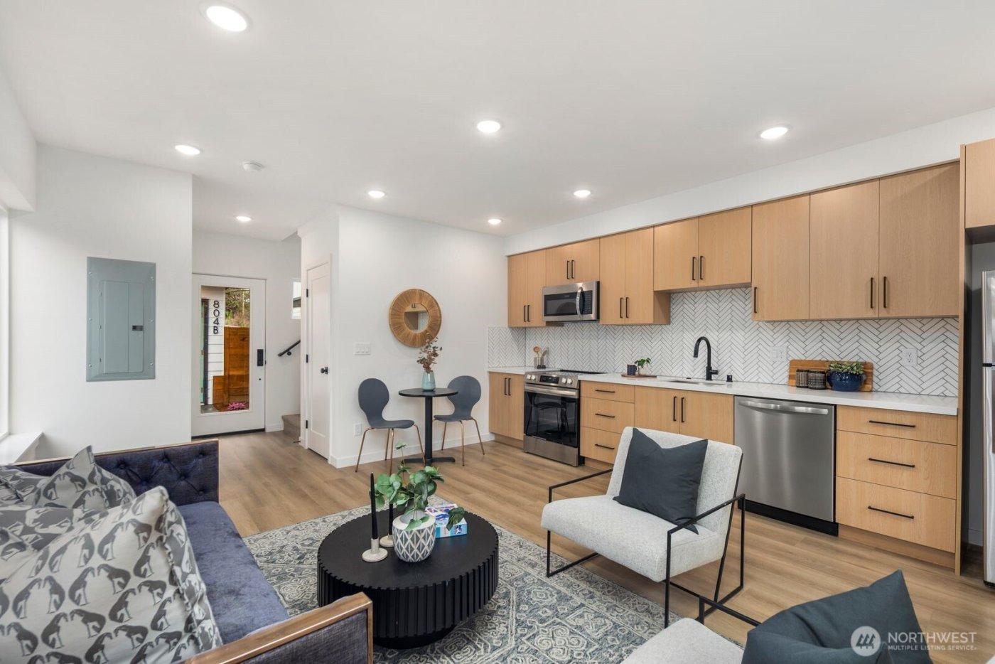 806 B S Rose Street , Seattle, WA 98108