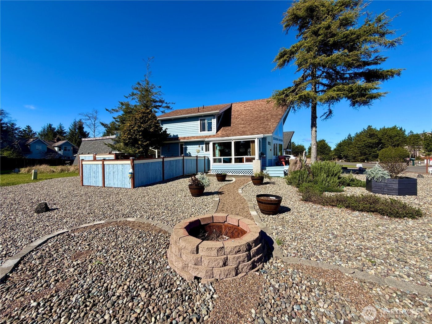 331 Harbor View Loop SE, Ocean Shores, WA 98569