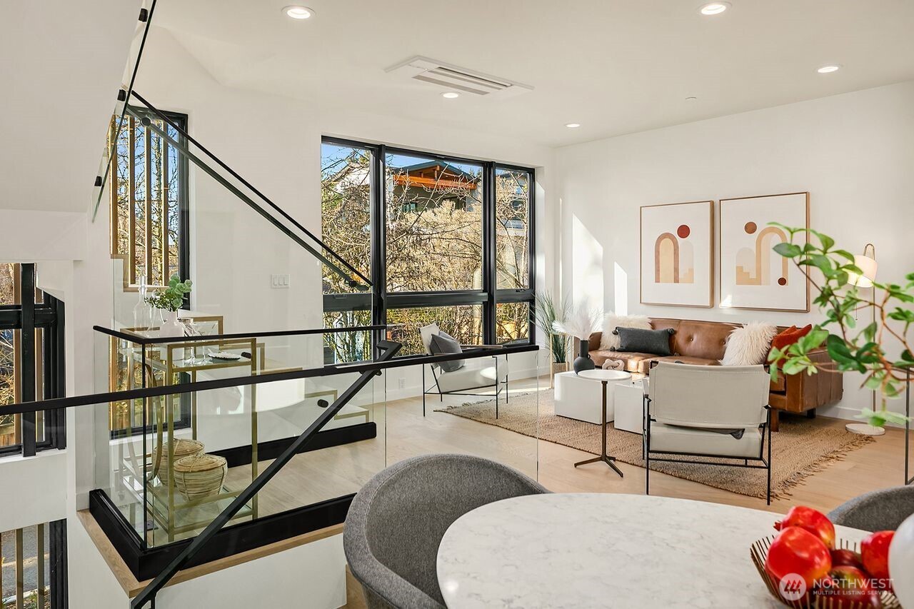 411 99th Avenue NE, Bellevue, WA 98004