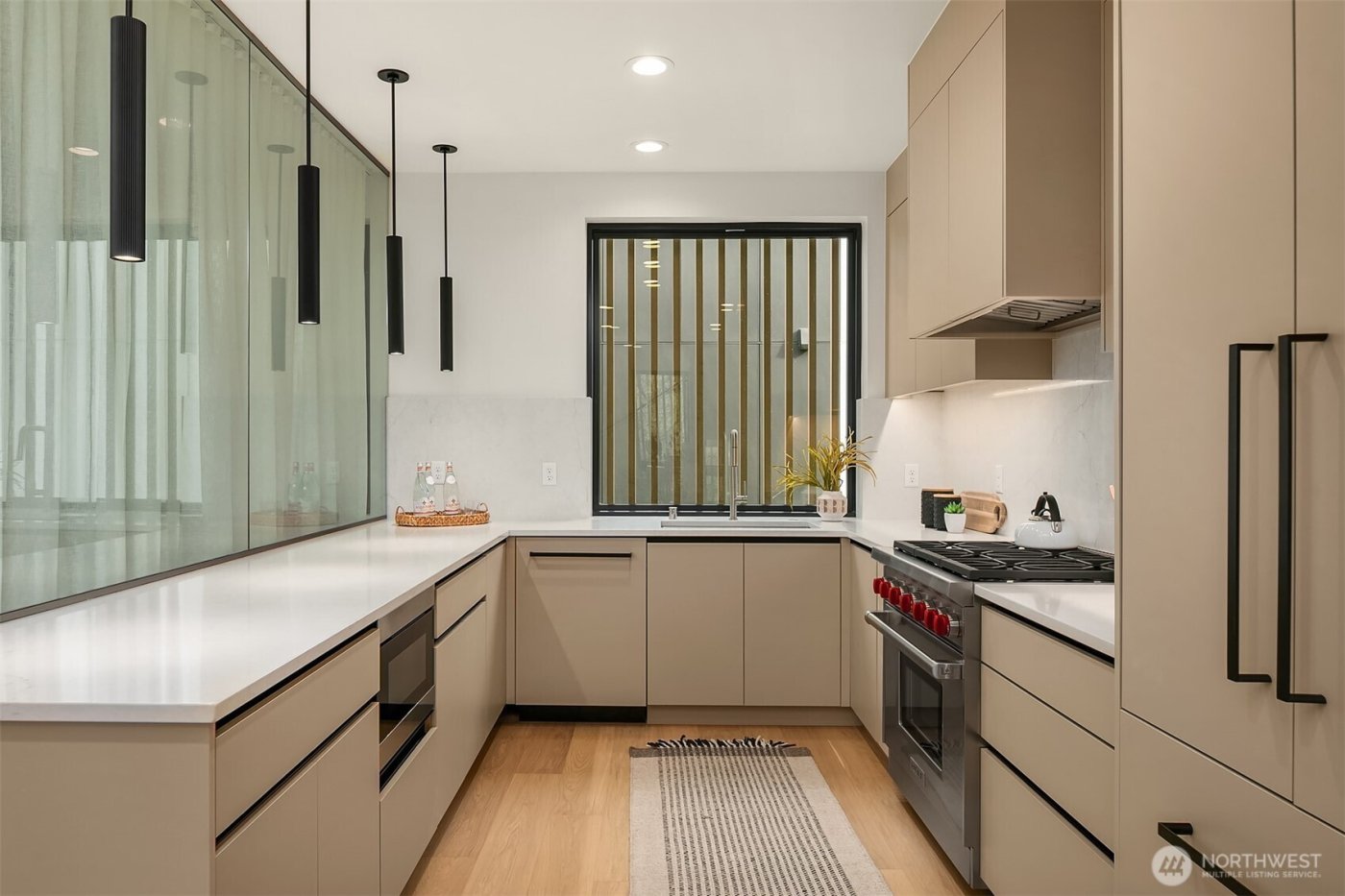 411 99th Avenue NE, Bellevue, WA 98004