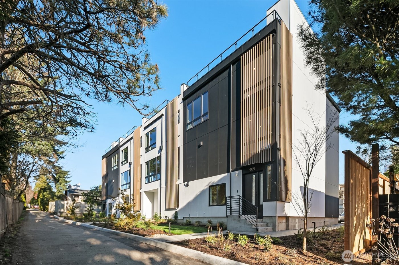 411 99th Avenue NE, Bellevue, WA 98004