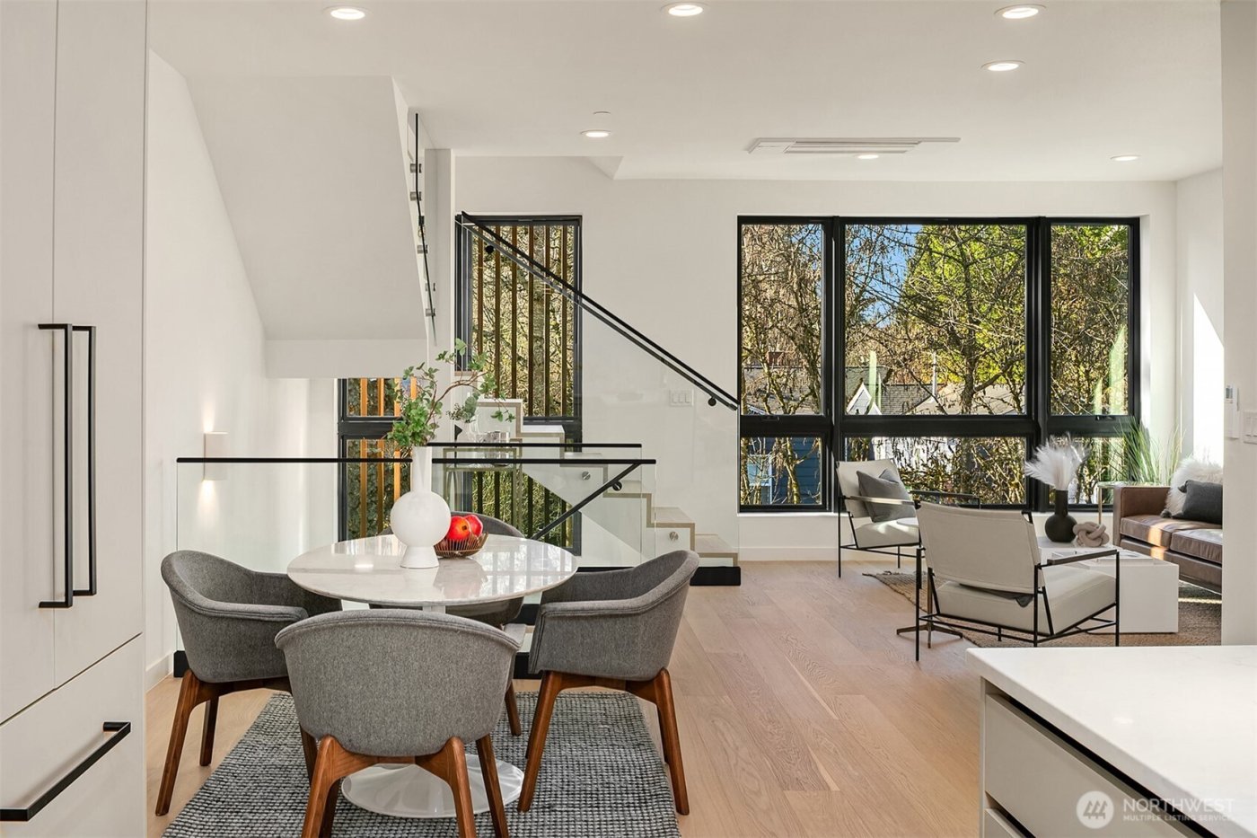 411 99th Avenue NE, Bellevue, WA 98004