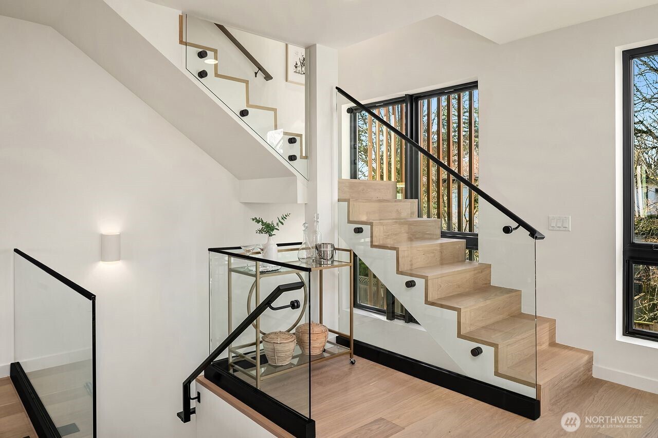 411 99th Avenue NE, Bellevue, WA 98004