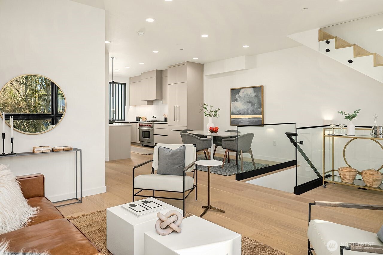 411 99th Avenue NE, Bellevue, WA 98004