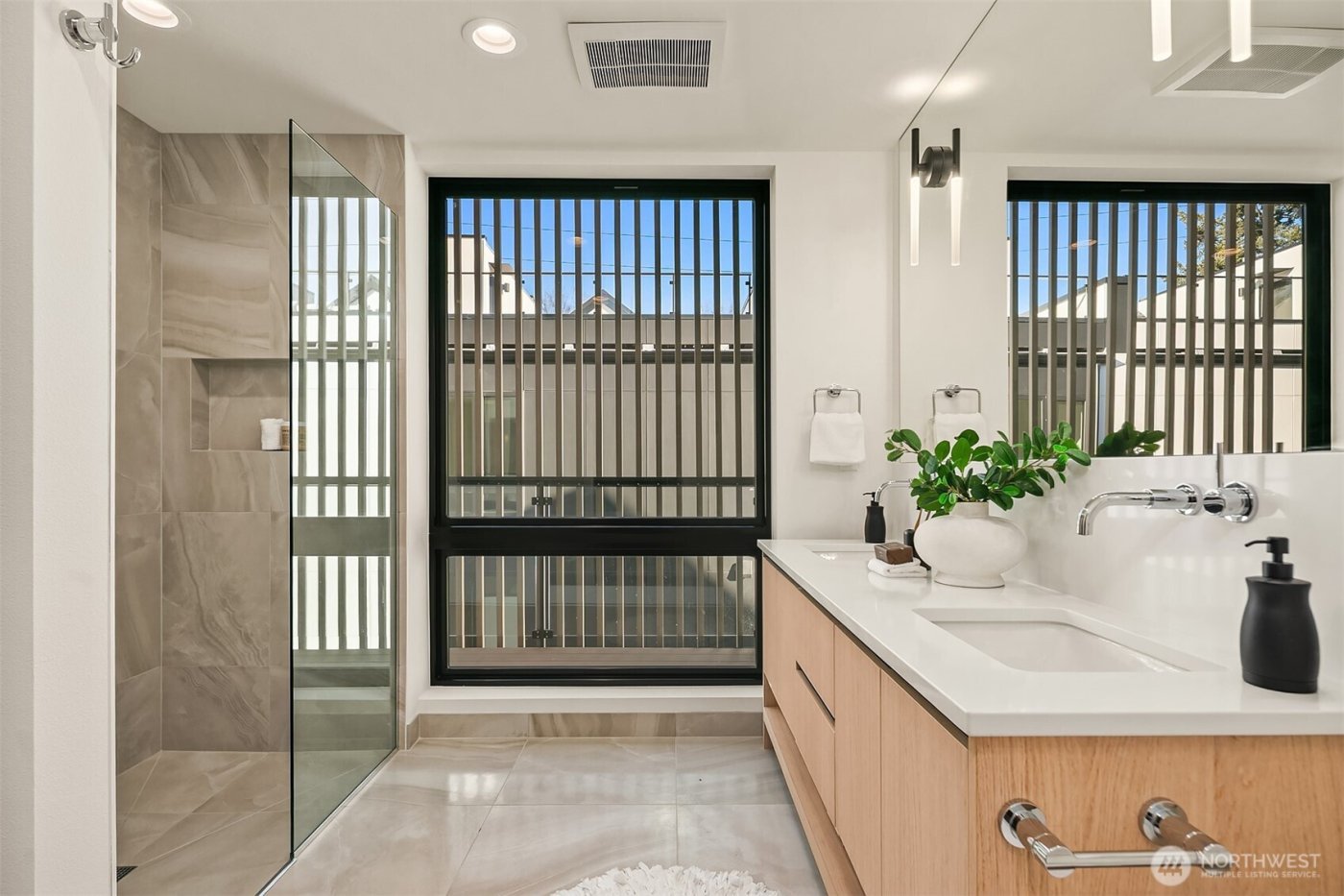 411 99th Avenue NE, Bellevue, WA 98004