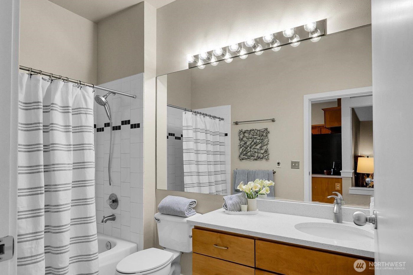 303 E Pike Street #402, Seattle, WA 98122-3698