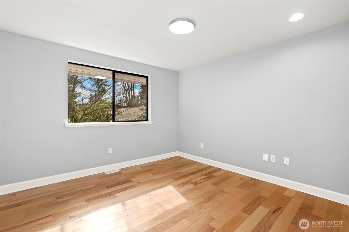 20604 4th Avenue S, Des Moines, WA 98198