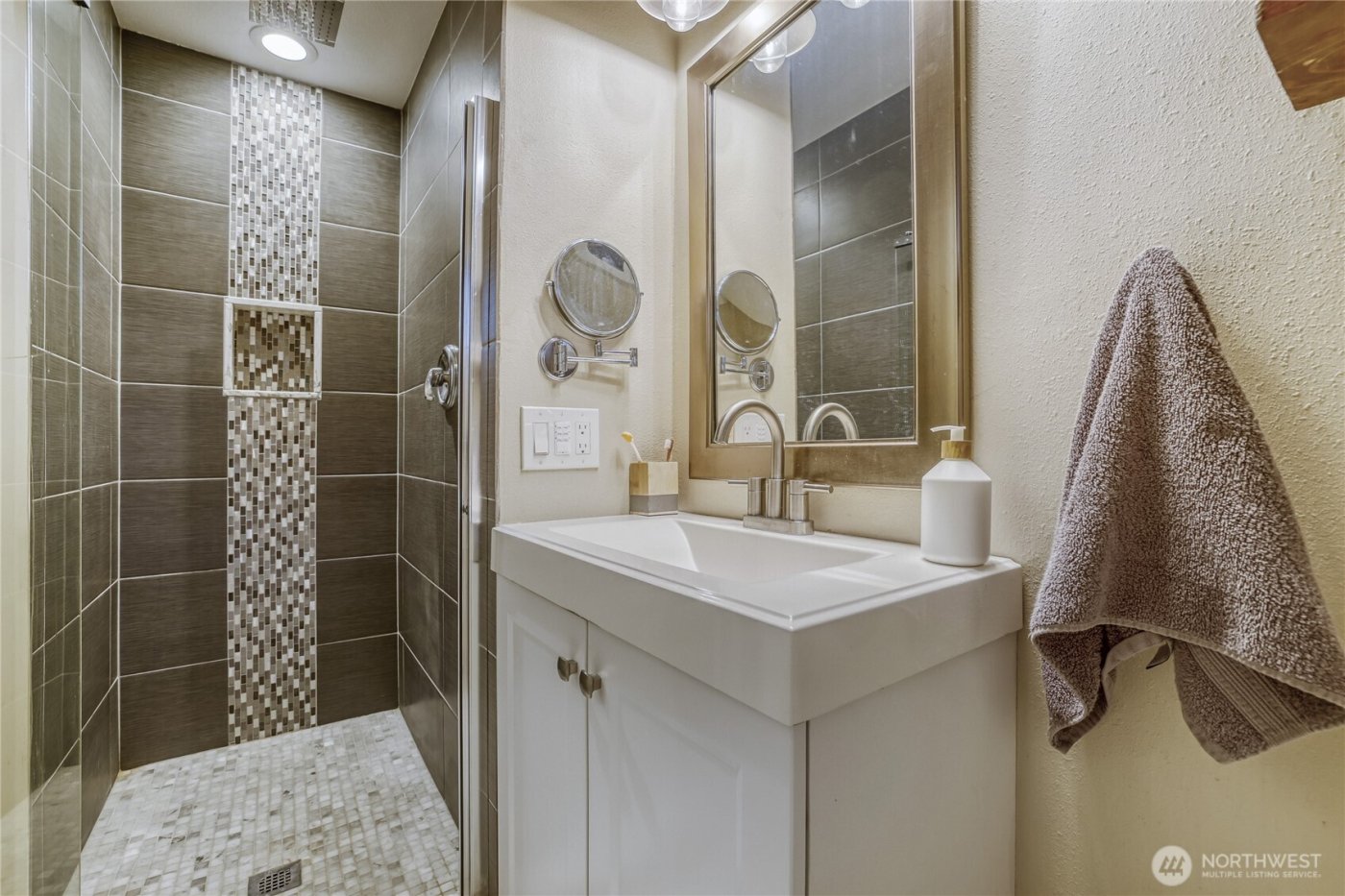 18517 44th Avenue W, Lynnwood, WA 98037