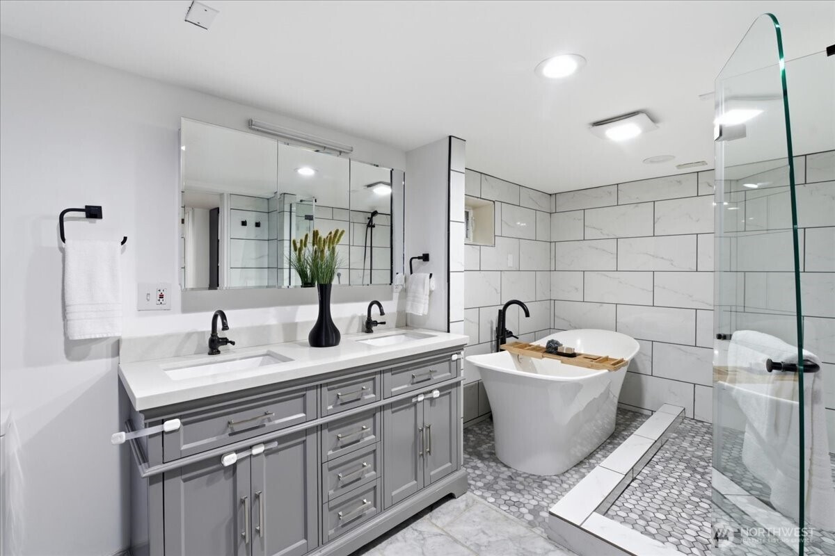 8250 Corliss Avenue N, Seattle, WA 98103