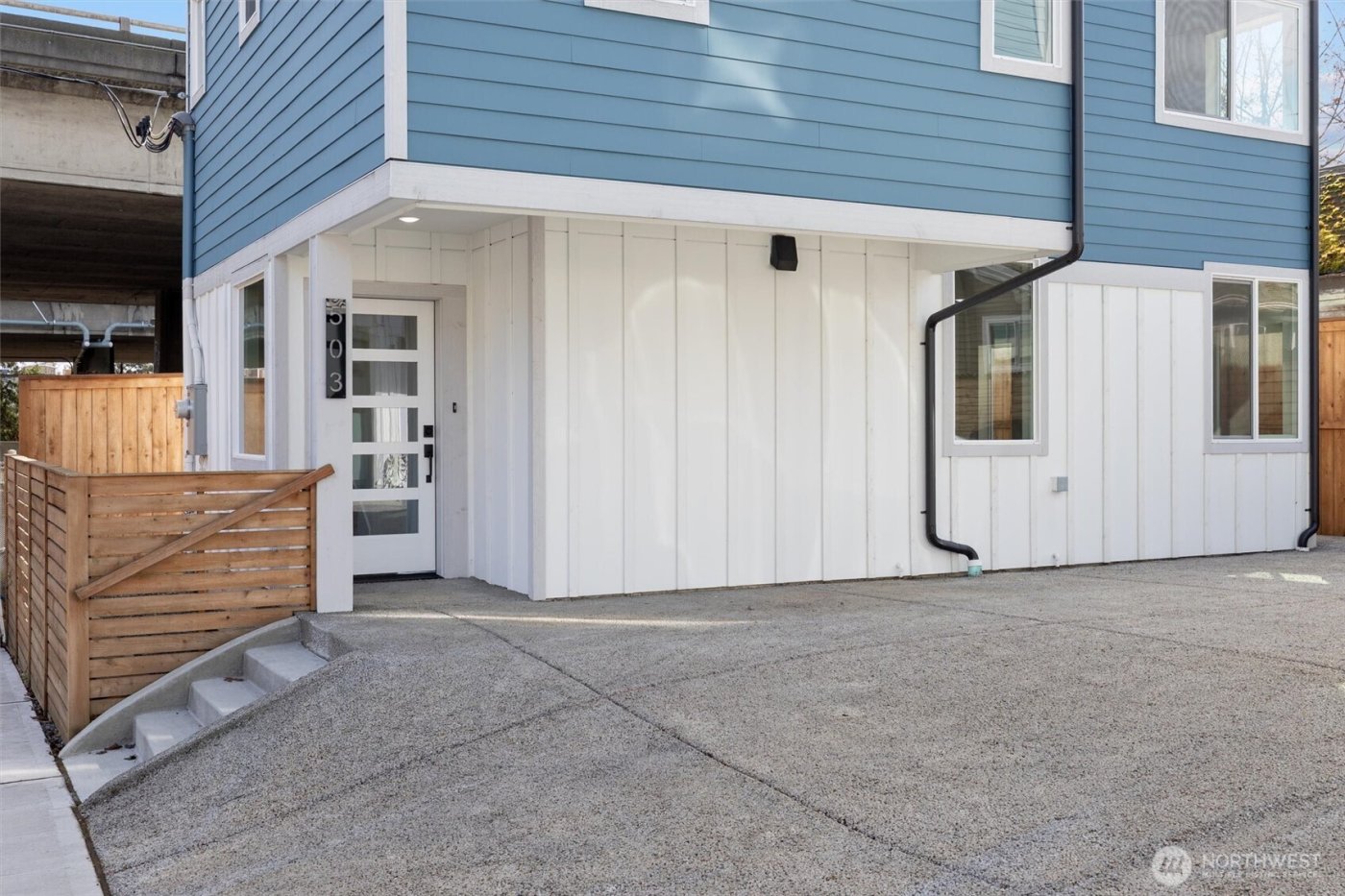 503 NE 42nd Street , Seattle, WA 98105