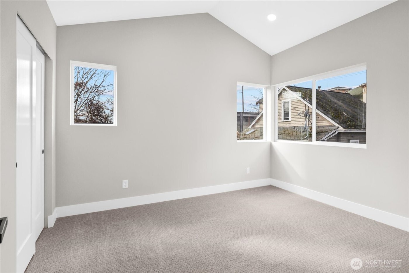 503 NE 42nd Street , Seattle, WA 98105