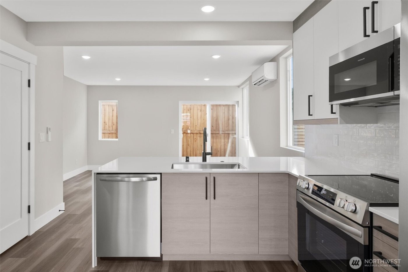 503 NE 42nd Street , Seattle, WA 98105