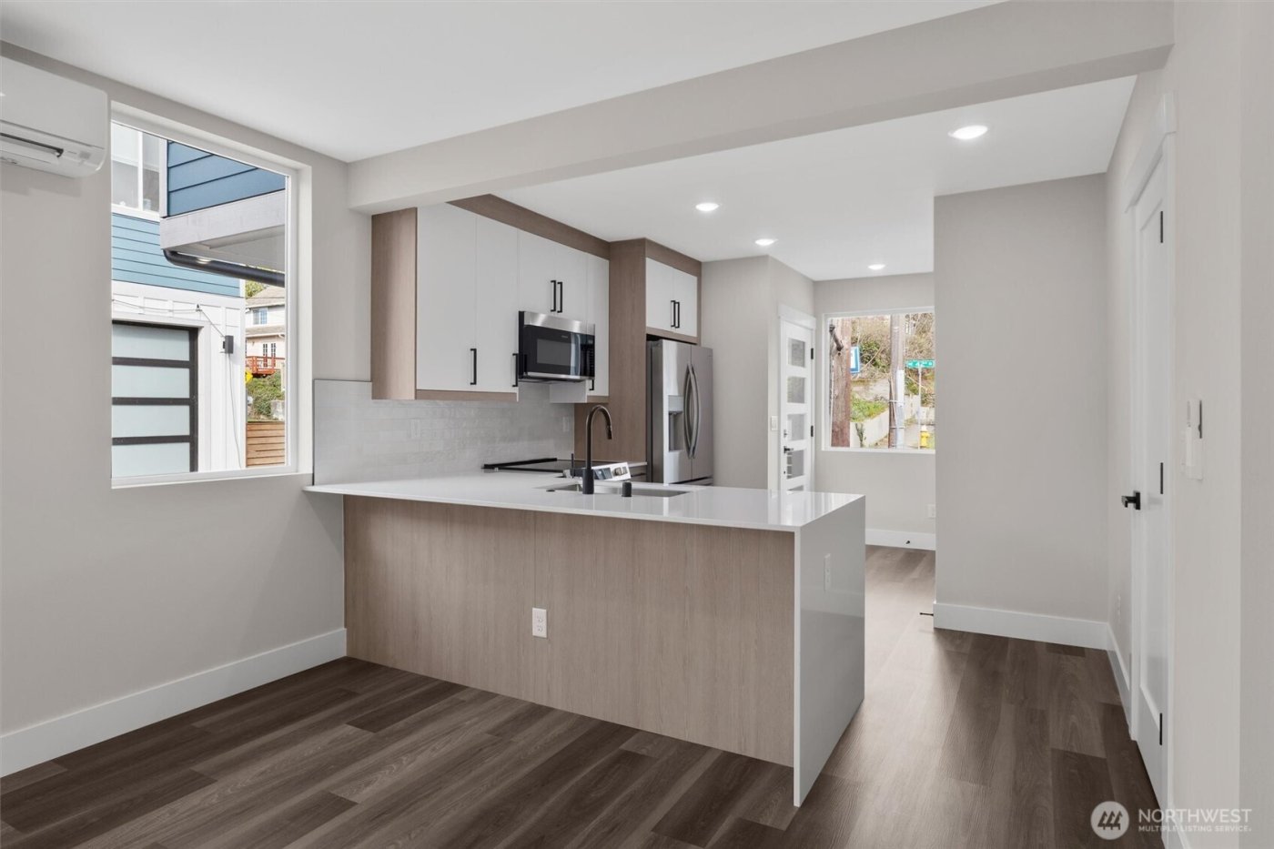 503 NE 42nd Street , Seattle, WA 98105