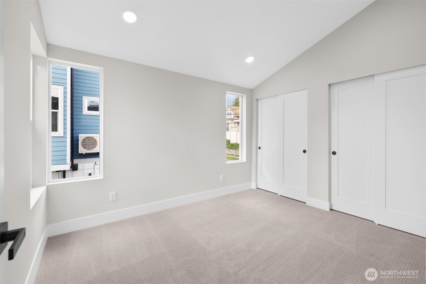 503 NE 42nd Street , Seattle, WA 98105