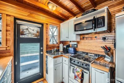 1080 W Ewing Street #E-2, Seattle, WA 98119 - Photo 5