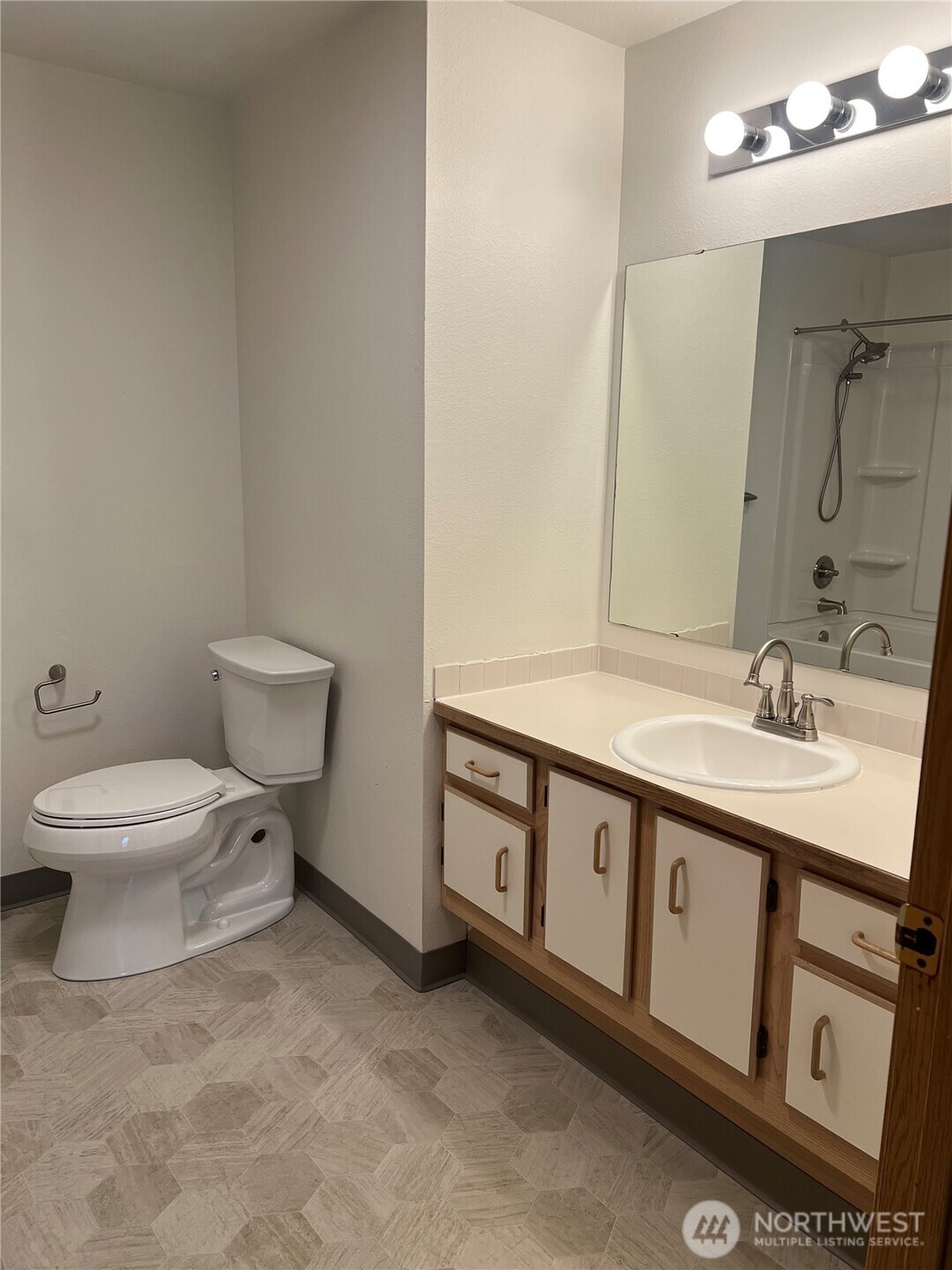 975 Aberdeen Avenue NE #B 102, Renton, WA 98056