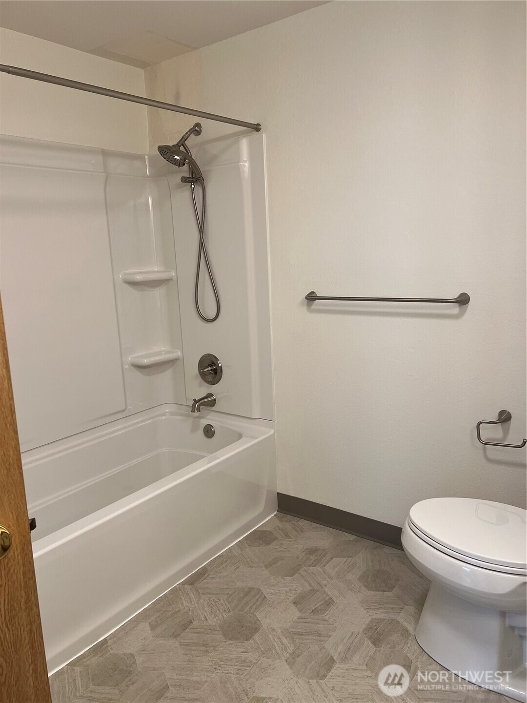 975 Aberdeen Avenue NE #B 102, Renton, WA 98056