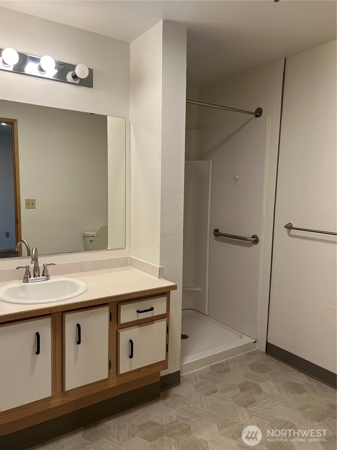 975 Aberdeen Avenue NE #B 102, Renton, WA 98056