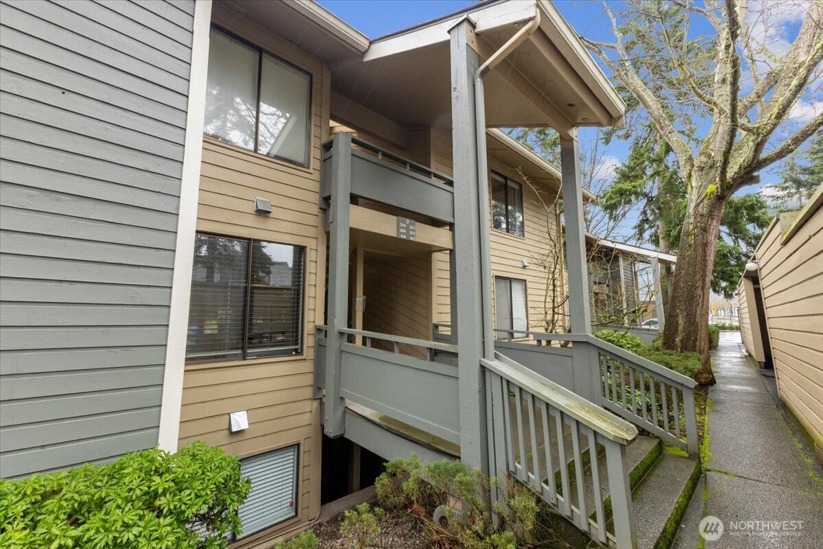 4810 200th Street SE #D303, Lynnwood, WA 98036