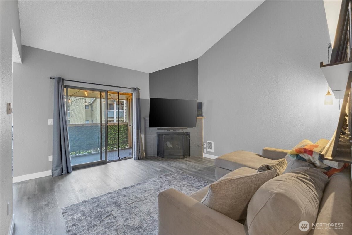 4810 200th Street SE #D303, Lynnwood, WA 98036