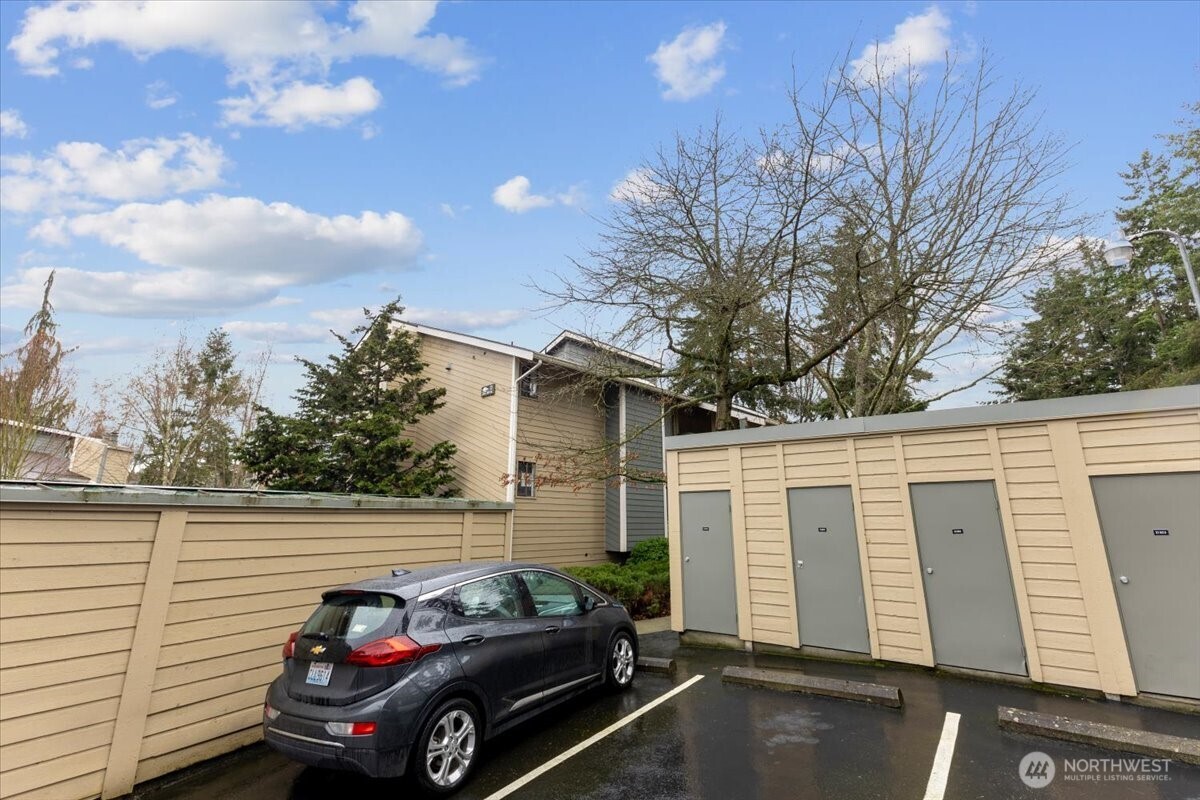 4810 200th Street SE #D303, Lynnwood, WA 98036