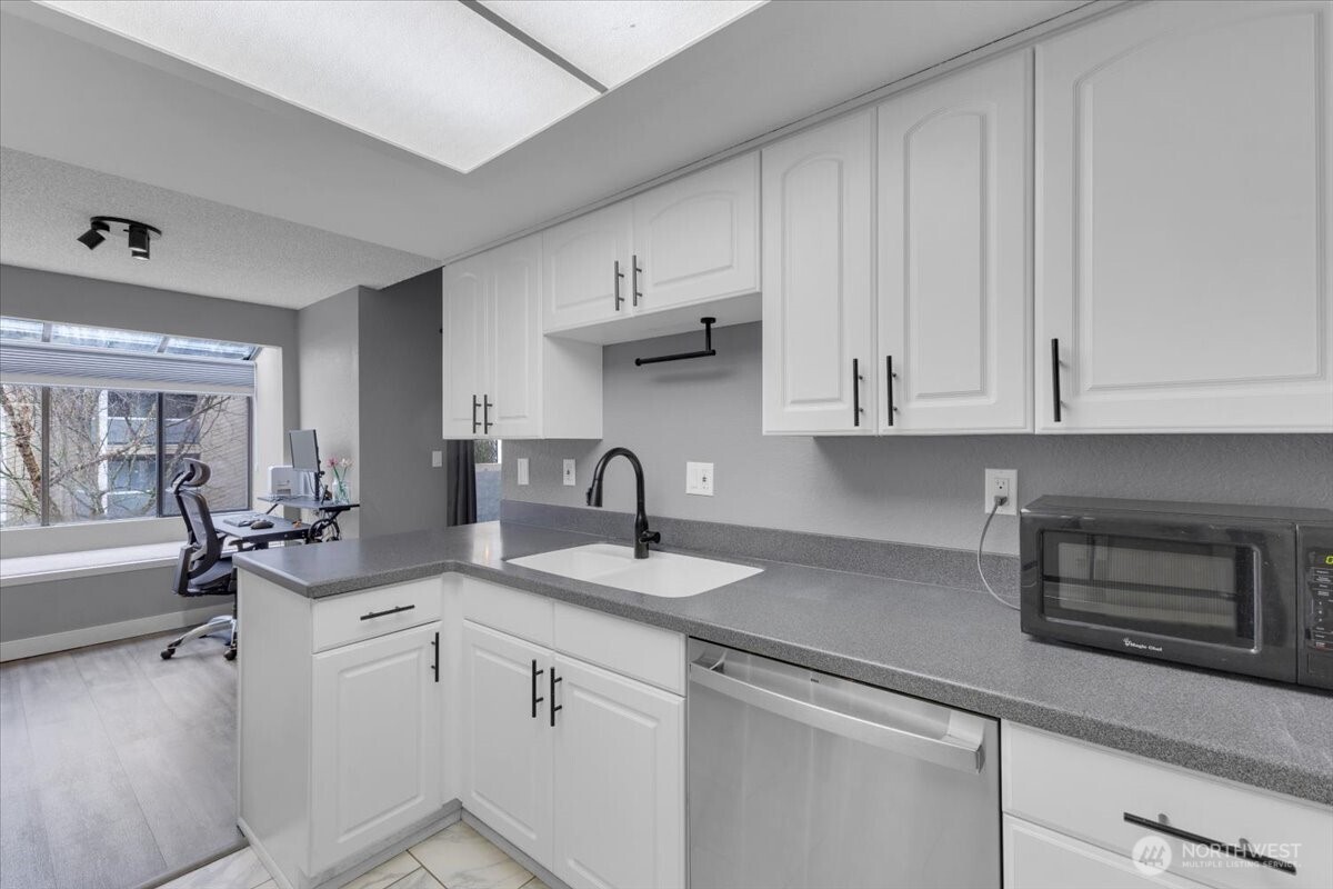 4810 200th Street SE #D303, Lynnwood, WA 98036