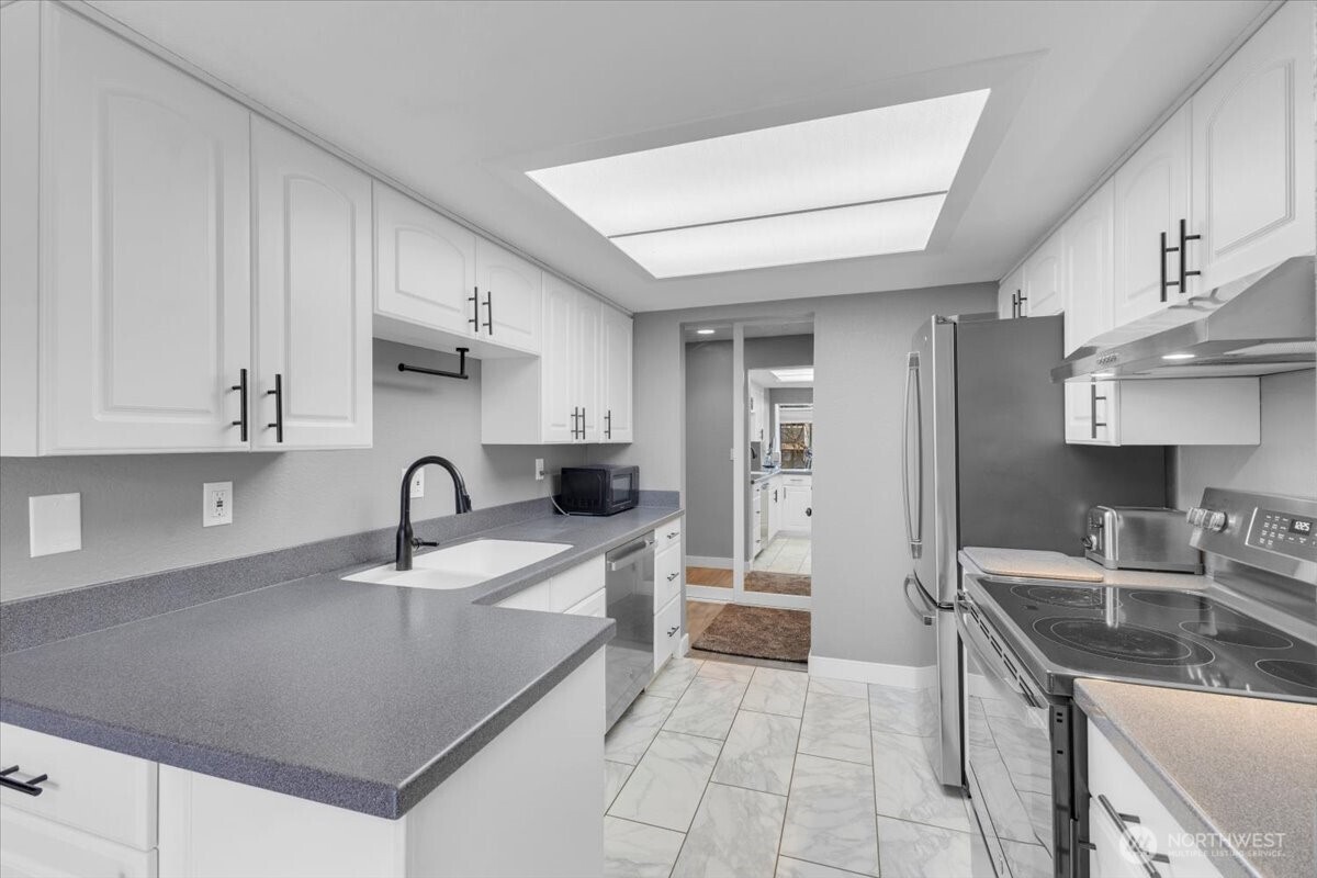 4810 200th Street SE #D303, Lynnwood, WA 98036