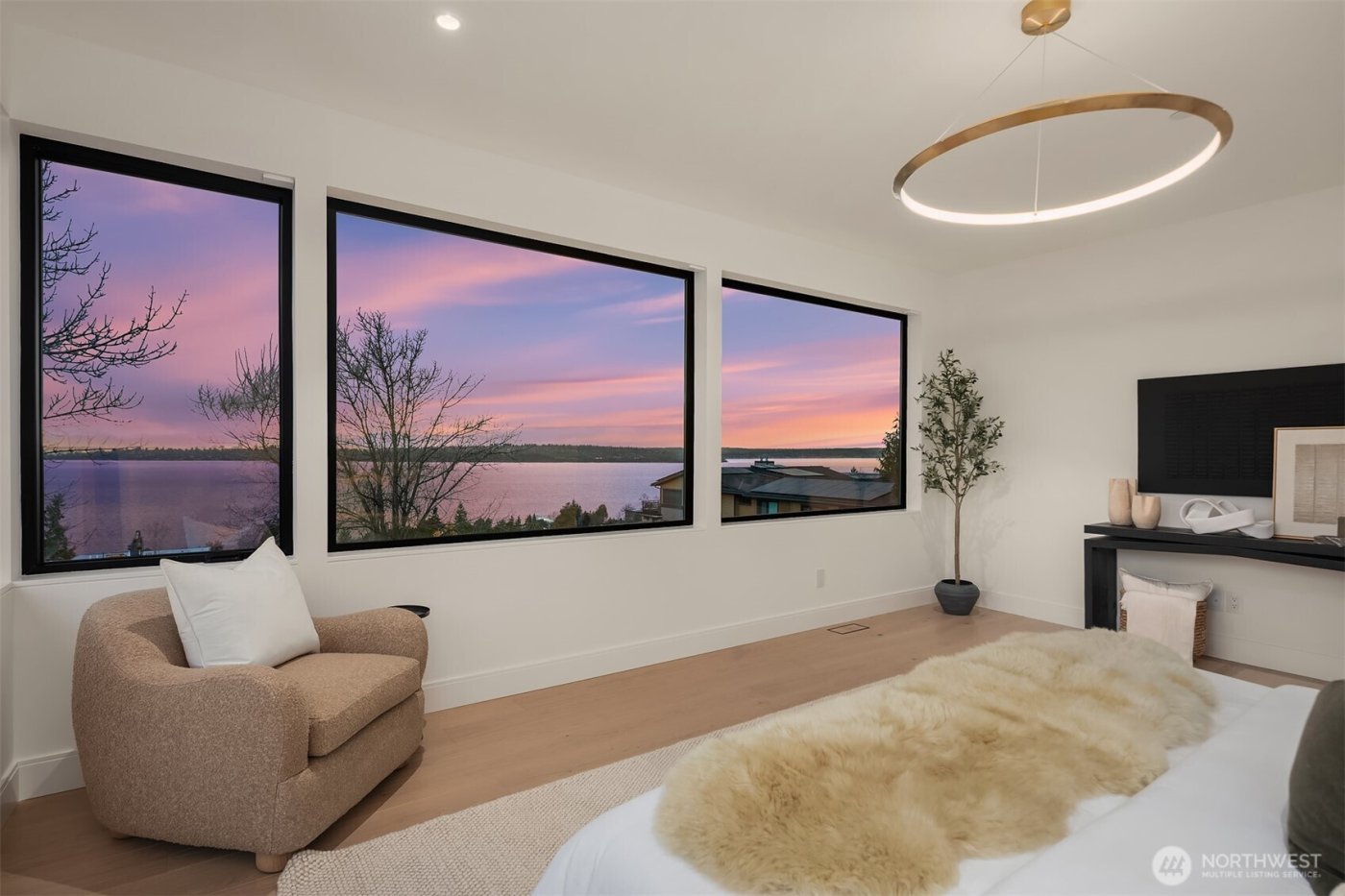 5917 104th Place NE, Kirkland, WA 98033