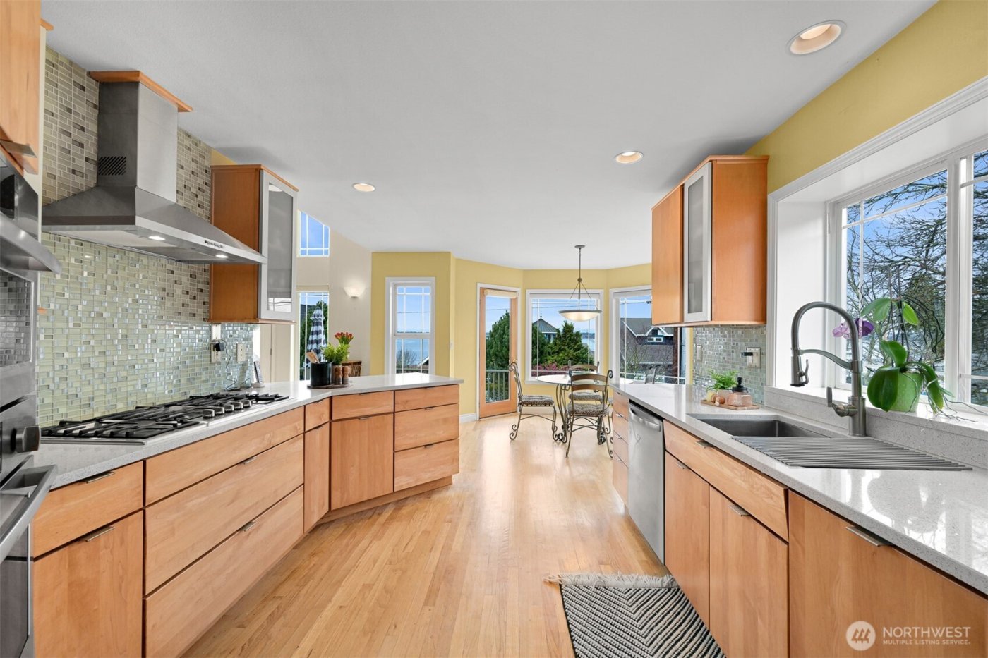 6934 Holeman Avenue , Blaine, WA 98230