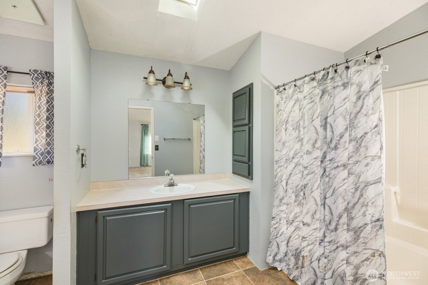 12611 NE Douglas Dr , Kingston, WA 98346