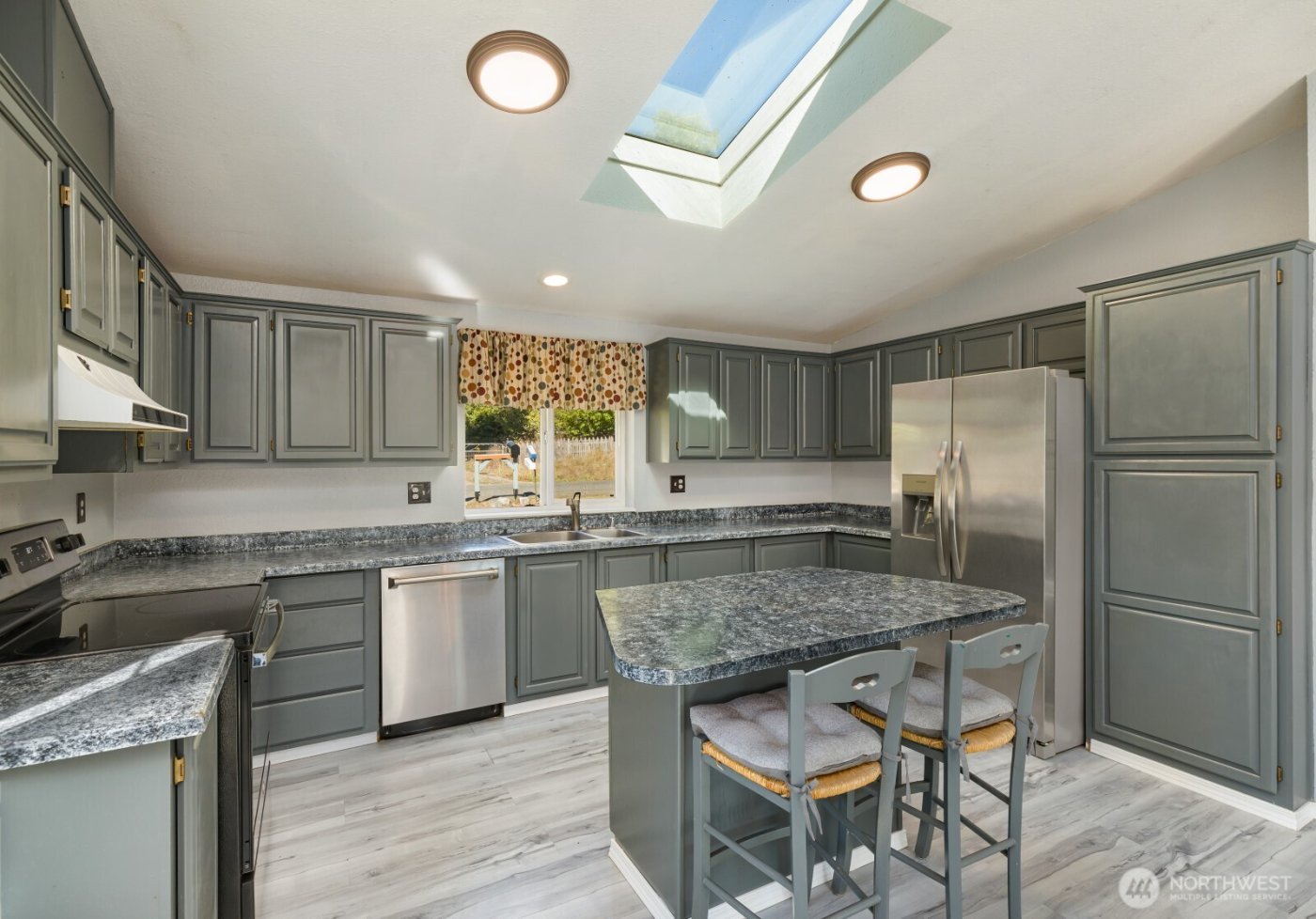 12611 NE Douglas Dr , Kingston, WA 98346