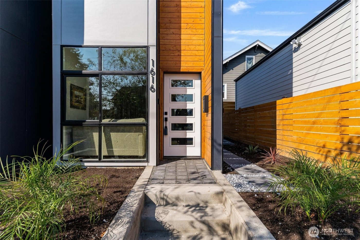 1616 S Juneau Street , Seattle, WA 98108