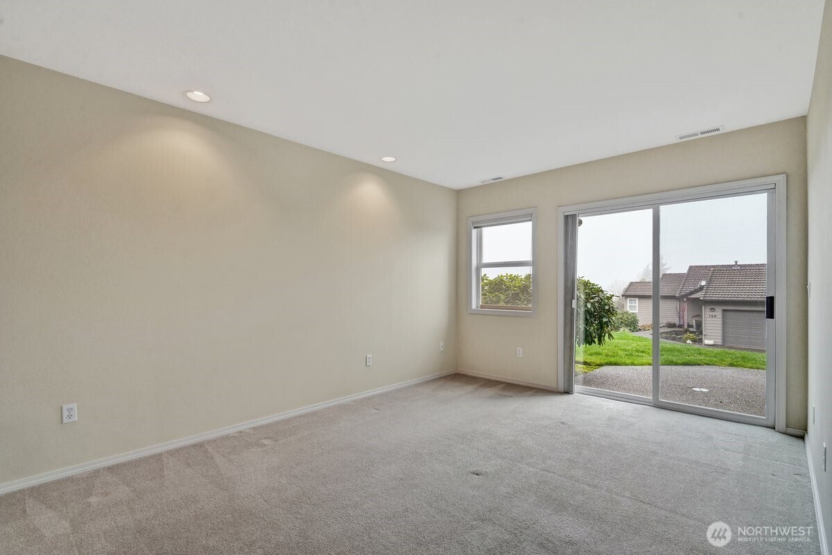 126 Cormorant Drive , Steilacoom, WA 98388