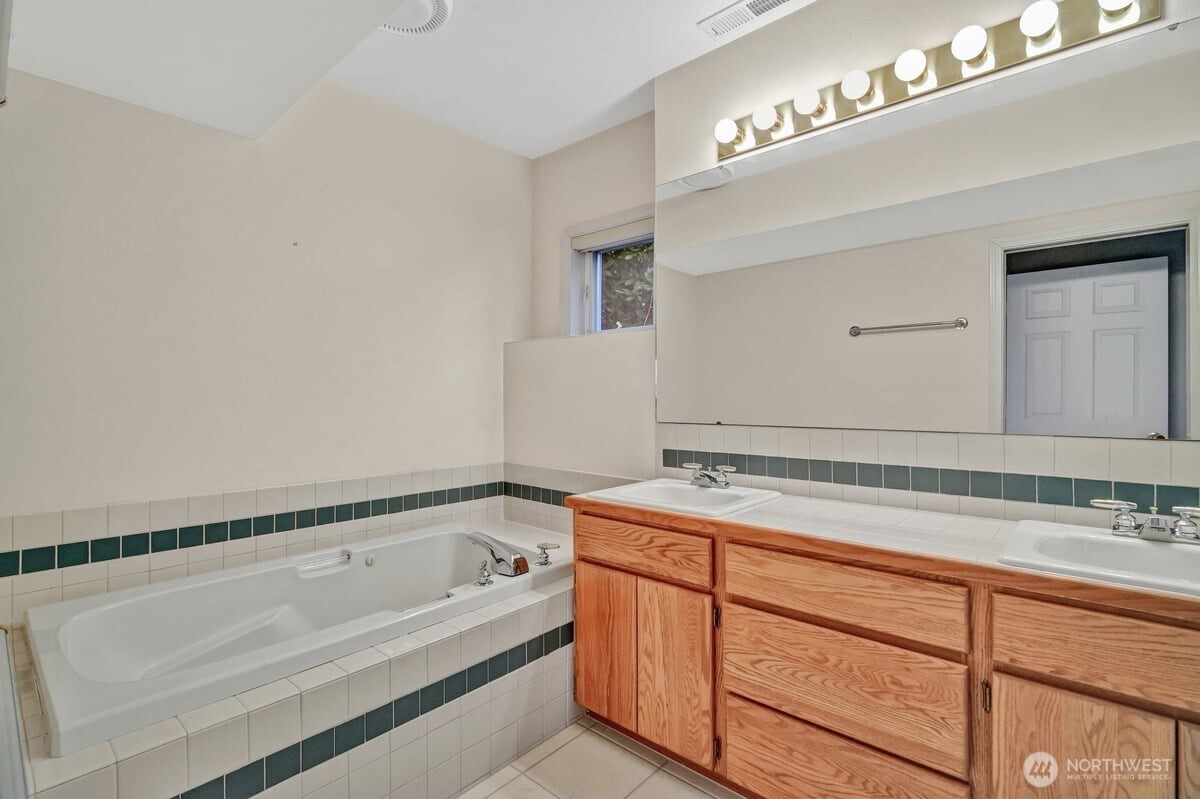 126 Cormorant Drive , Steilacoom, WA 98388