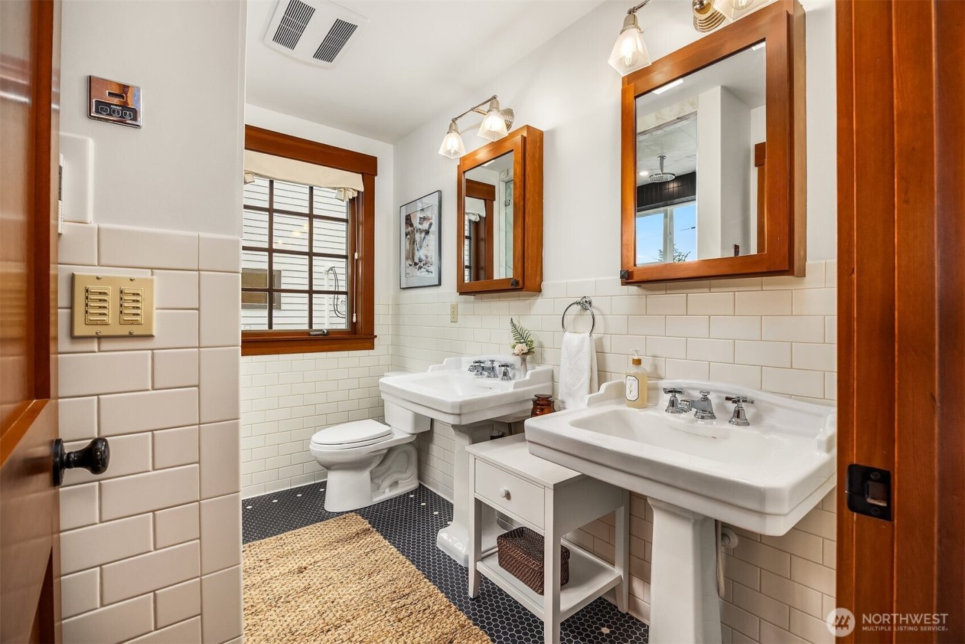 1632 35th Avenue , Seattle, WA 98122