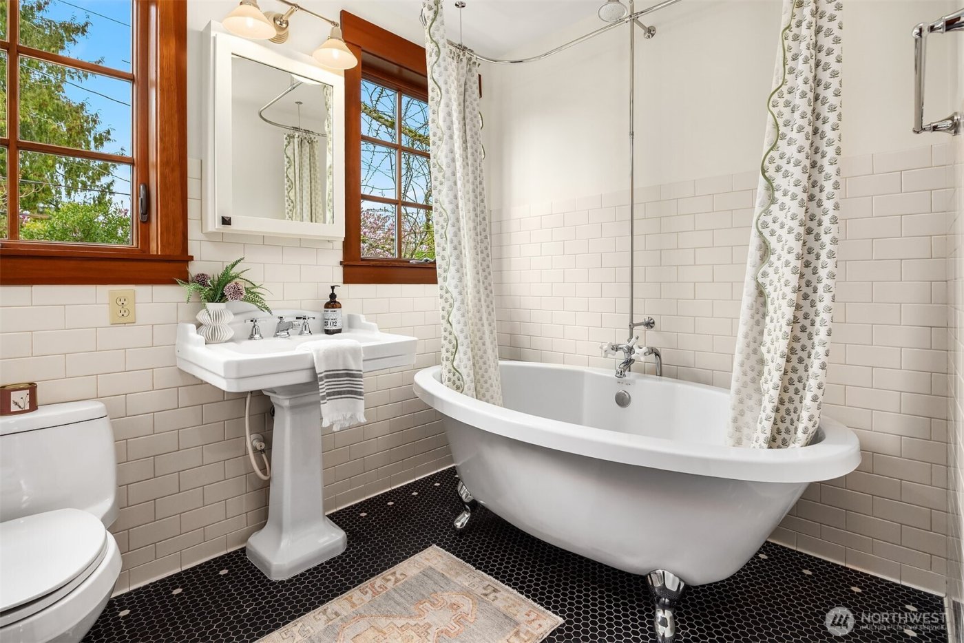 1632 35th Avenue , Seattle, WA 98122