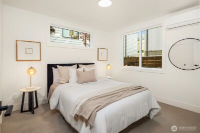 4406 1st Avenue NE, Seattle, WA 98105 - Photo 2