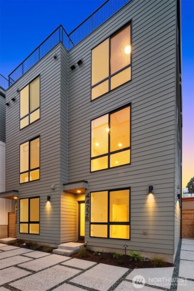 4418 1st Avenue NE #A, Seattle, WA 98105