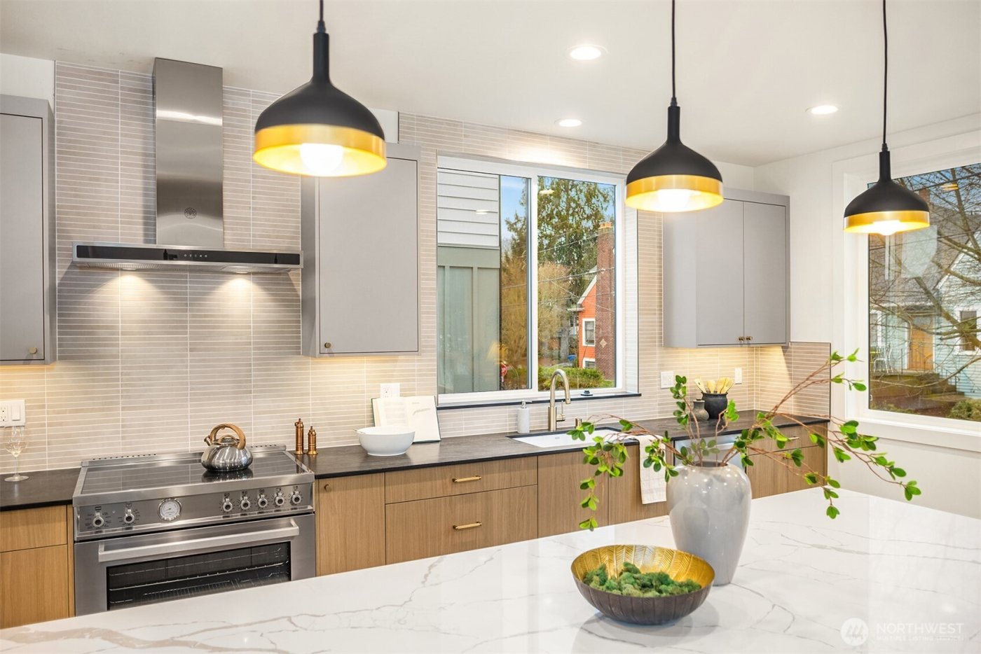 4406 1st Avenue NE, Seattle, WA 98105