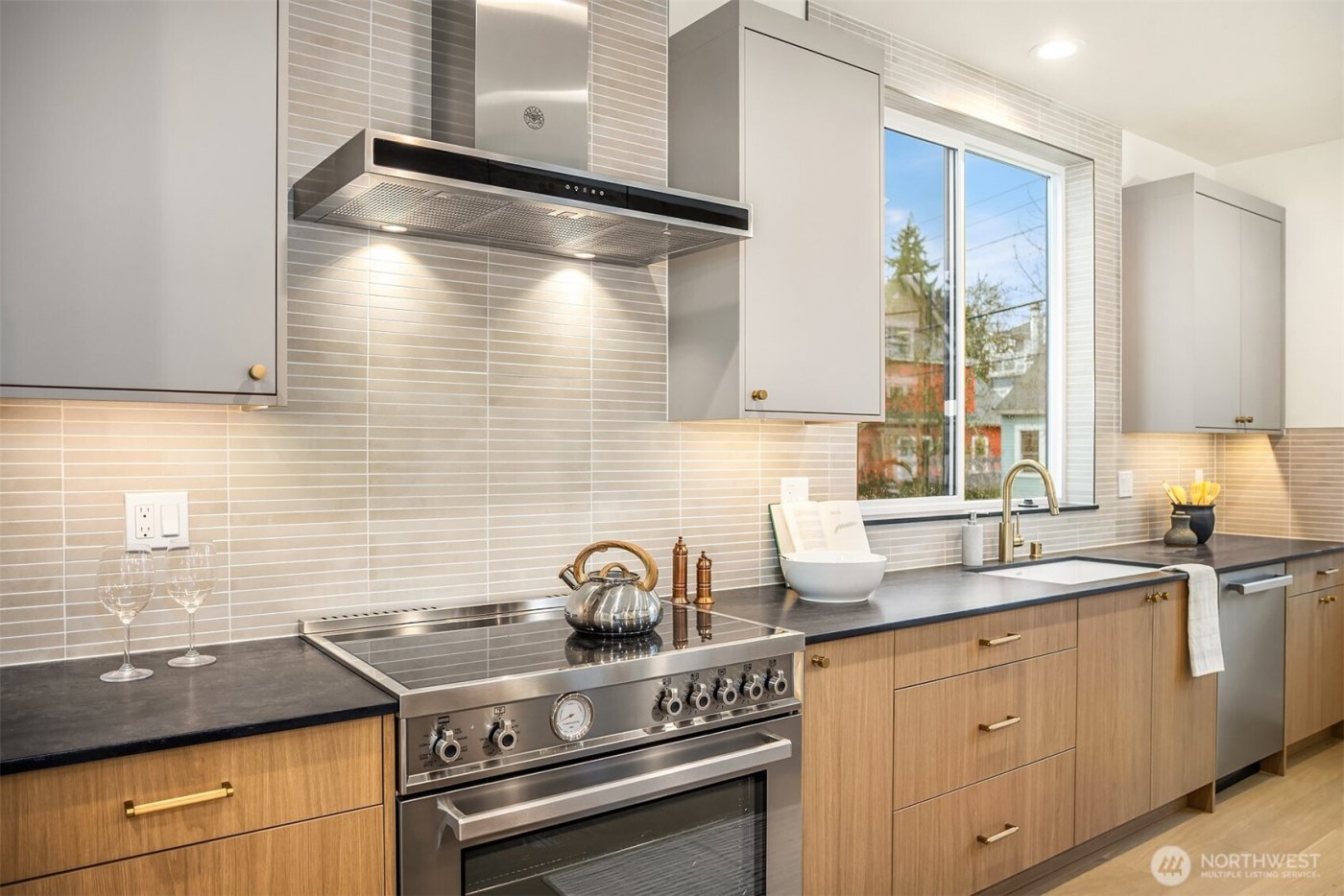 4406 1st Avenue NE, Seattle, WA 98105