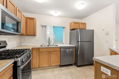 10435 3rd Avenue SW, Seattle, WA 98146 - Photo 2