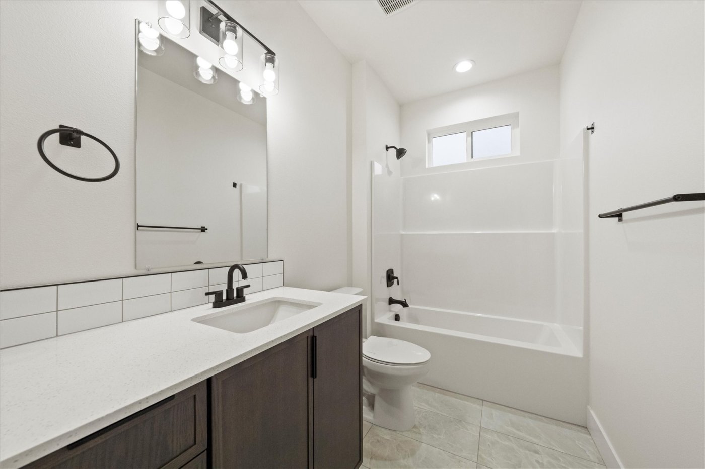 1269 E Mt Hood Street , Othello, WA 99344